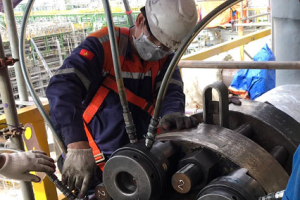 Dịch vụ kéo căng bu lông tại Tổ hợp Lọc - Hóa dầu Long Sơn